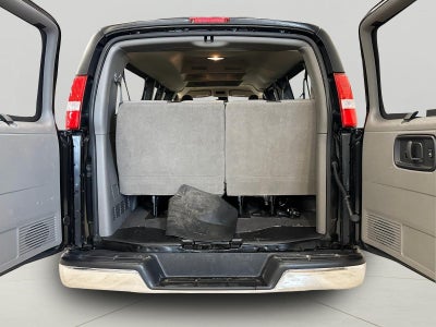 2025 Chevrolet Express Passenger 3500 1LT