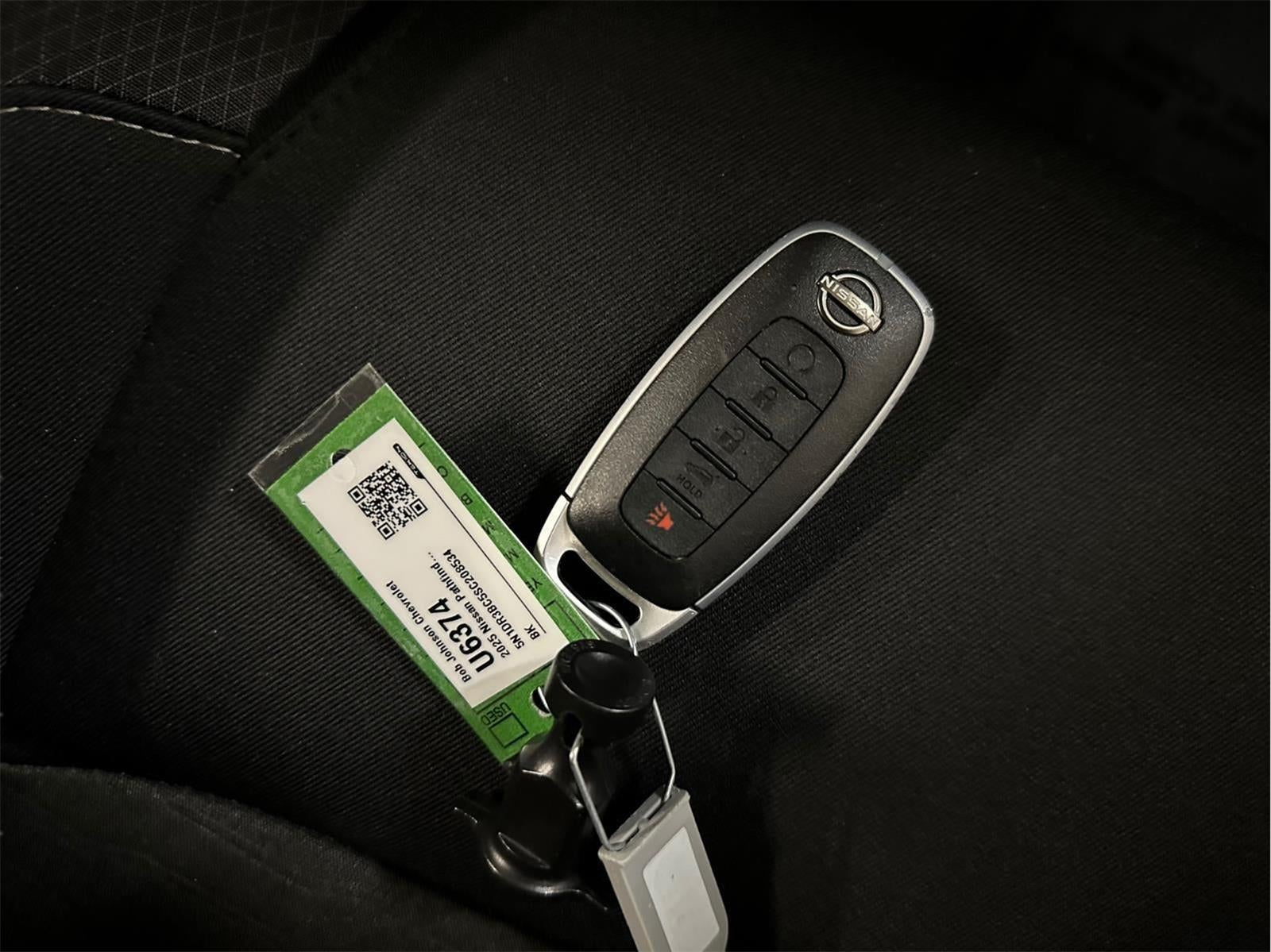 2025 Nissan Pathfinder SV