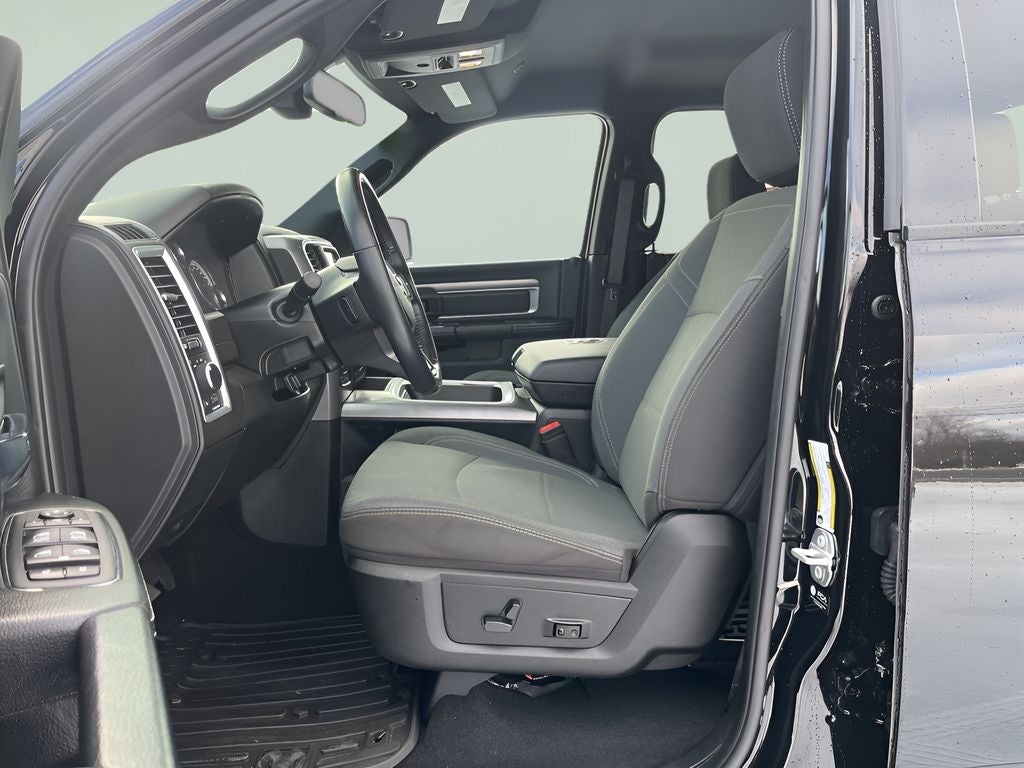 2024 RAM 1500 Classic Warlock HEMI 5.7L