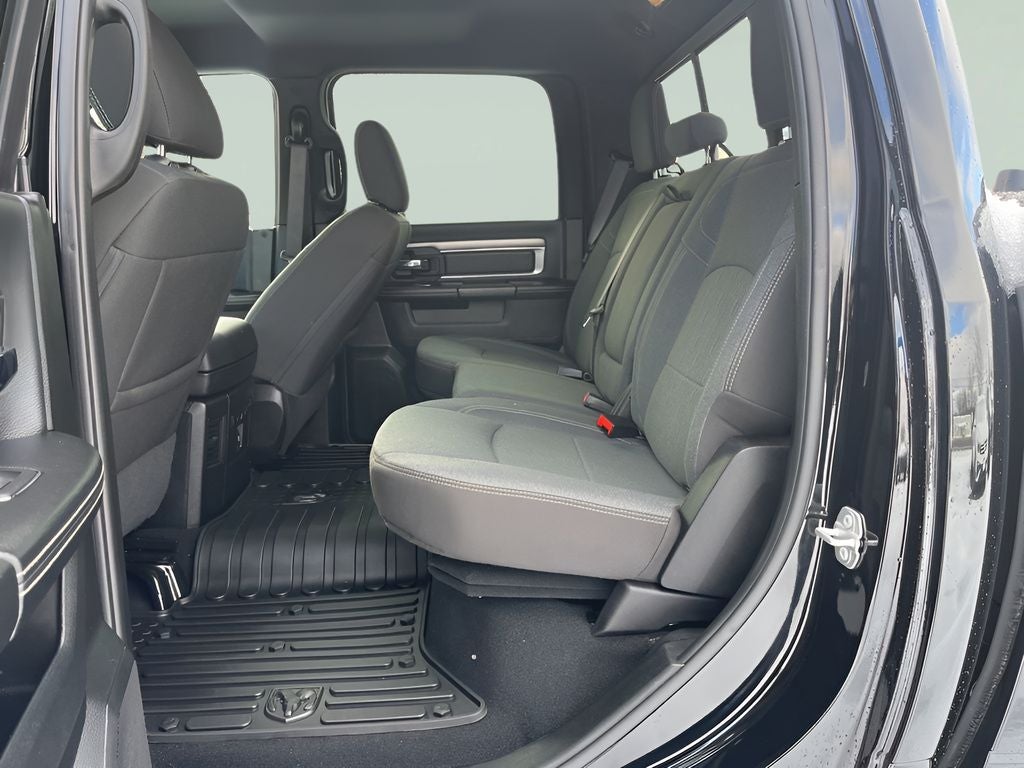 2024 RAM 1500 Classic Warlock HEMI 5.7L