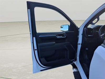 2025 Chevrolet Silverado 1500 LT V8 With Assist Steps and Hard Tonneau Cover!