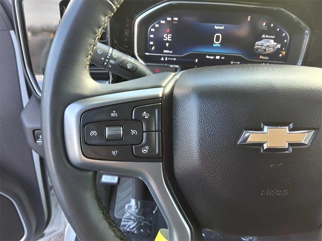 2025 Chevrolet Silverado 1500 LT V8 With Assist Steps and Hard Tonneau Cover!