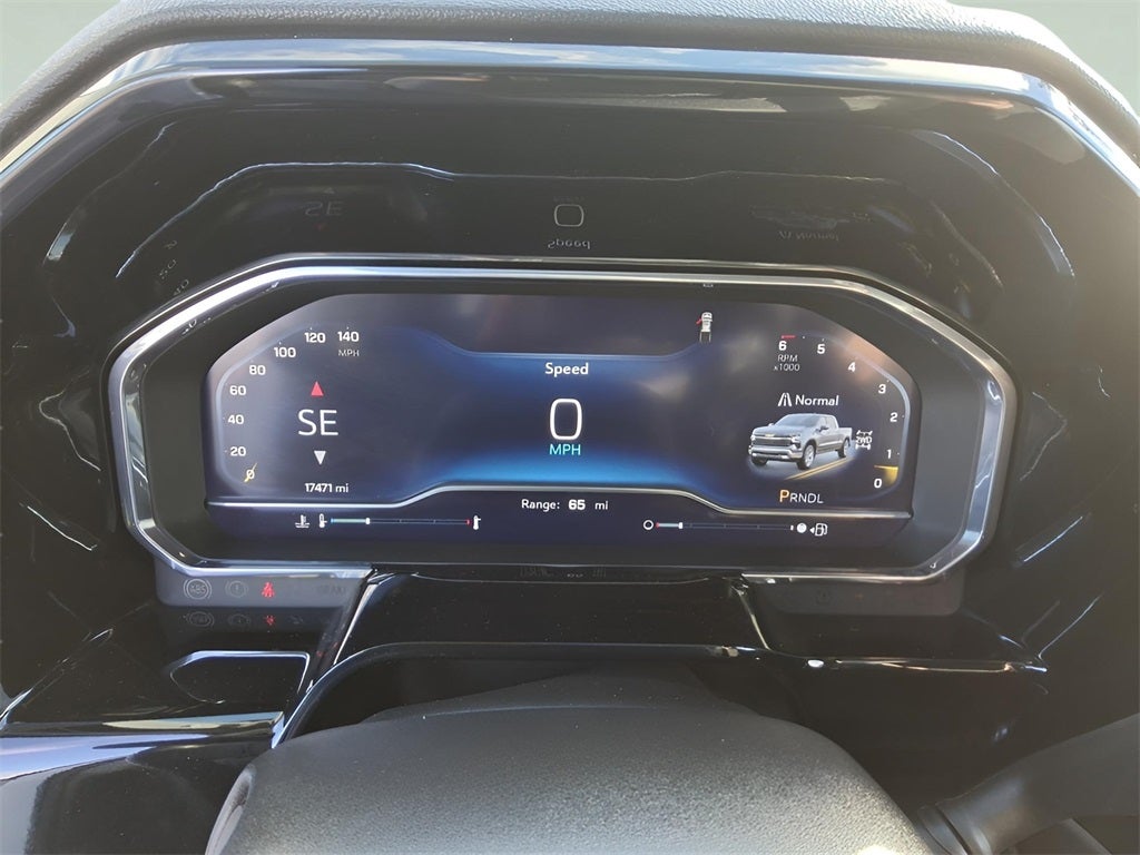 2025 Chevrolet Silverado 1500 LT V8 With Assist Steps and Hard Tonneau Cover!