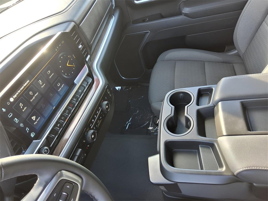 2025 Chevrolet Silverado 1500 LT V8 With Assist Steps and Hard Tonneau Cover!