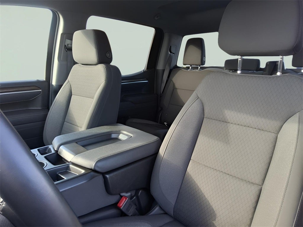 2025 Chevrolet Silverado 1500 LT V8 With Assist Steps and Hard Tonneau Cover!