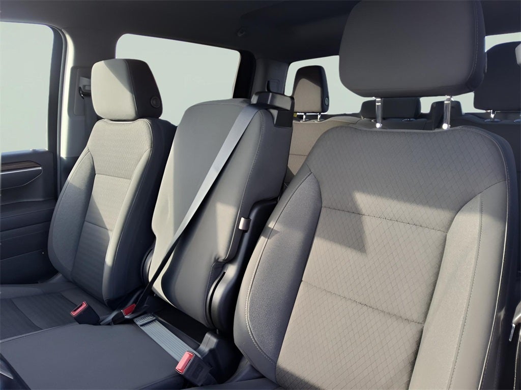 2025 Chevrolet Silverado 1500 LT V8 With Assist Steps and Hard Tonneau Cover!