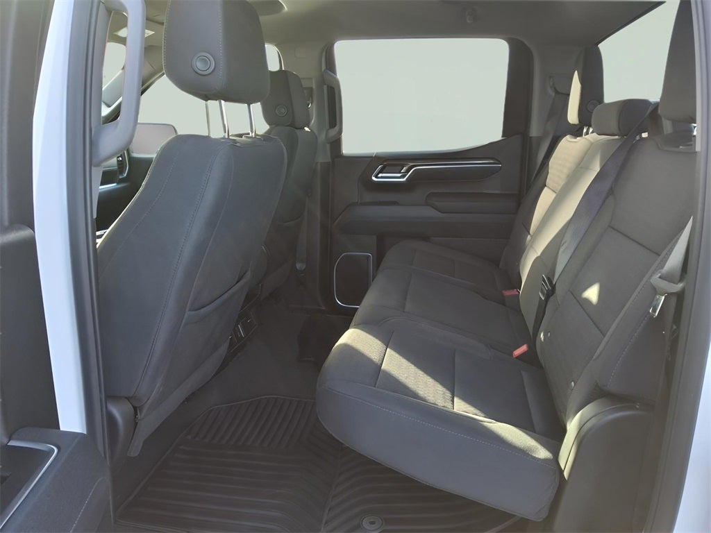 2025 Chevrolet Silverado 1500 LT V8 With Assist Steps and Hard Tonneau Cover!