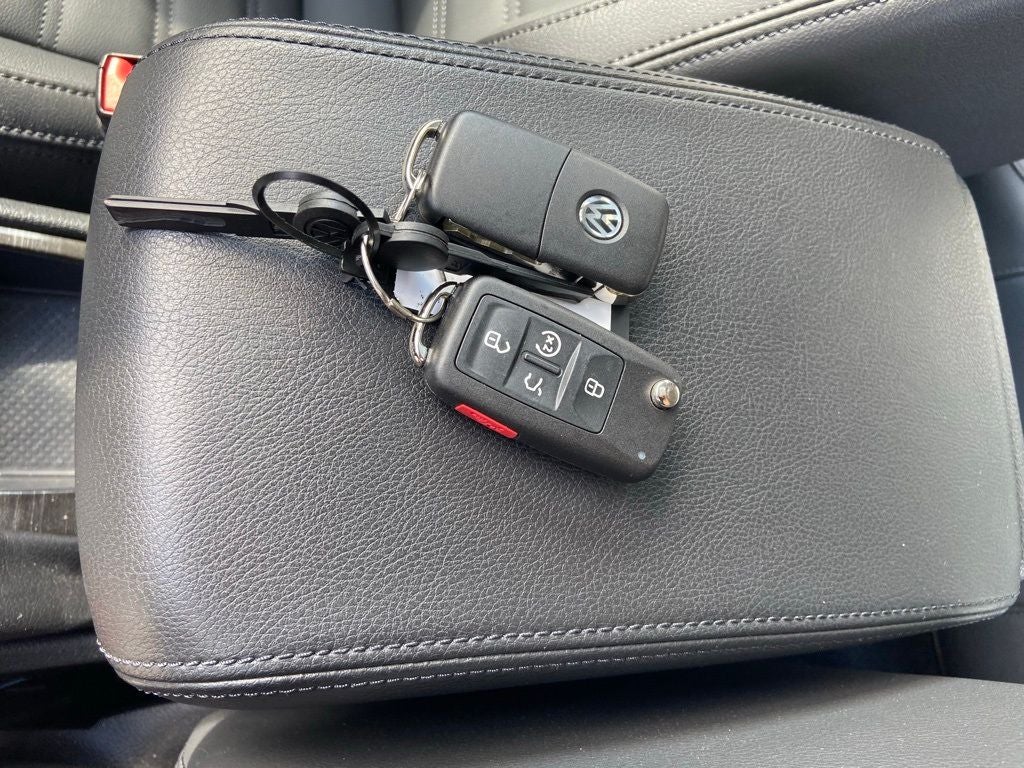 2018 Volkswagen Passat 2.0T SEL Premium Company Car Only 3000 Miles