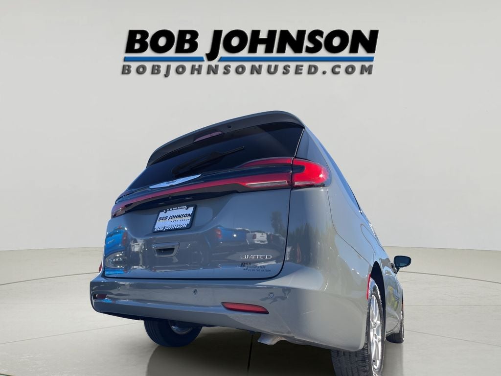 2025 Chrysler Pacifica Select