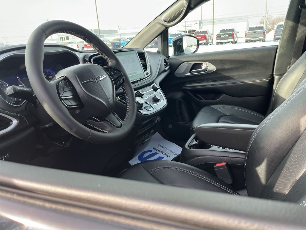 2024 Chrysler Pacifica Touring L S APPERANCE PACKAGE