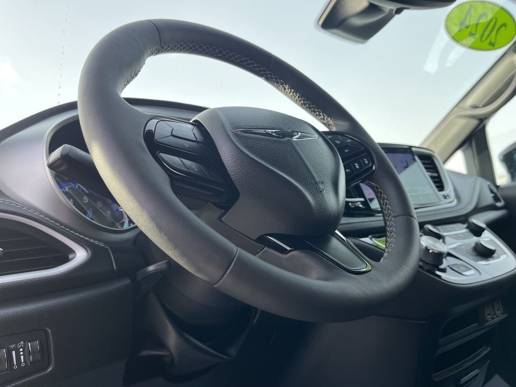 2024 Chrysler Pacifica Touring L S APPERANCE PACKAGE