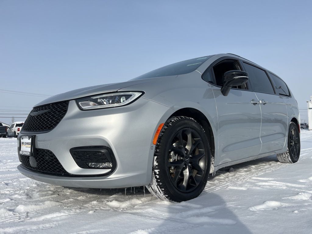 2024 Chrysler Pacifica Touring L S APPERANCE PACKAGE
