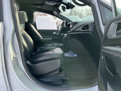 2024 Chrysler Pacifica Touring L S APPERANCE PACKAGE