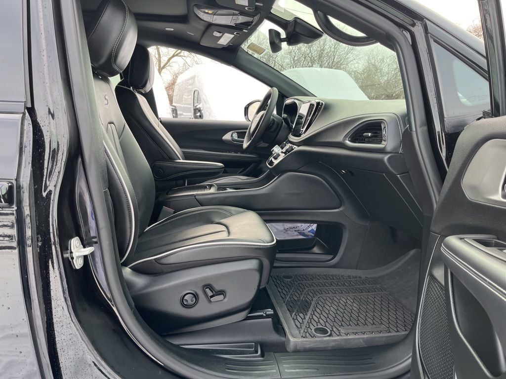 2024 Chrysler Pacifica Limited S APPERANCE PACKAGE