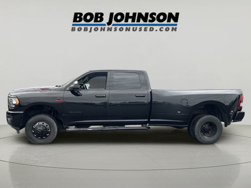 2022 RAM 3500 Big Horn NIGHT EDITION/5TH WHEEL/DUALLY