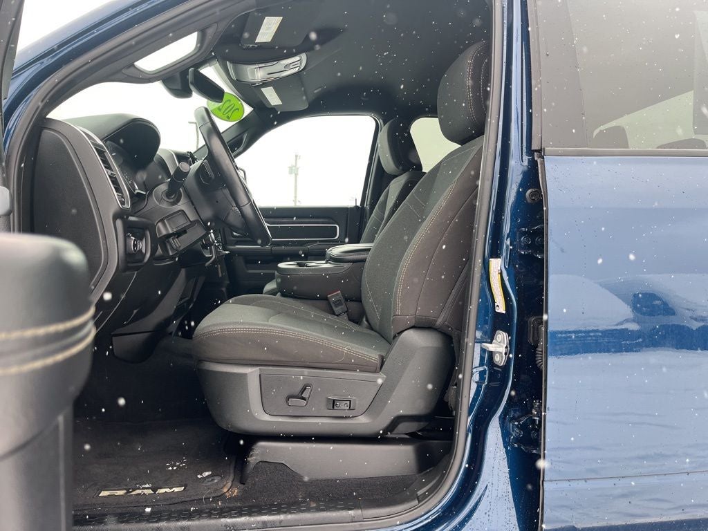 2024 RAM 2500 Big Horn LVL 1 NIGHT EDITION