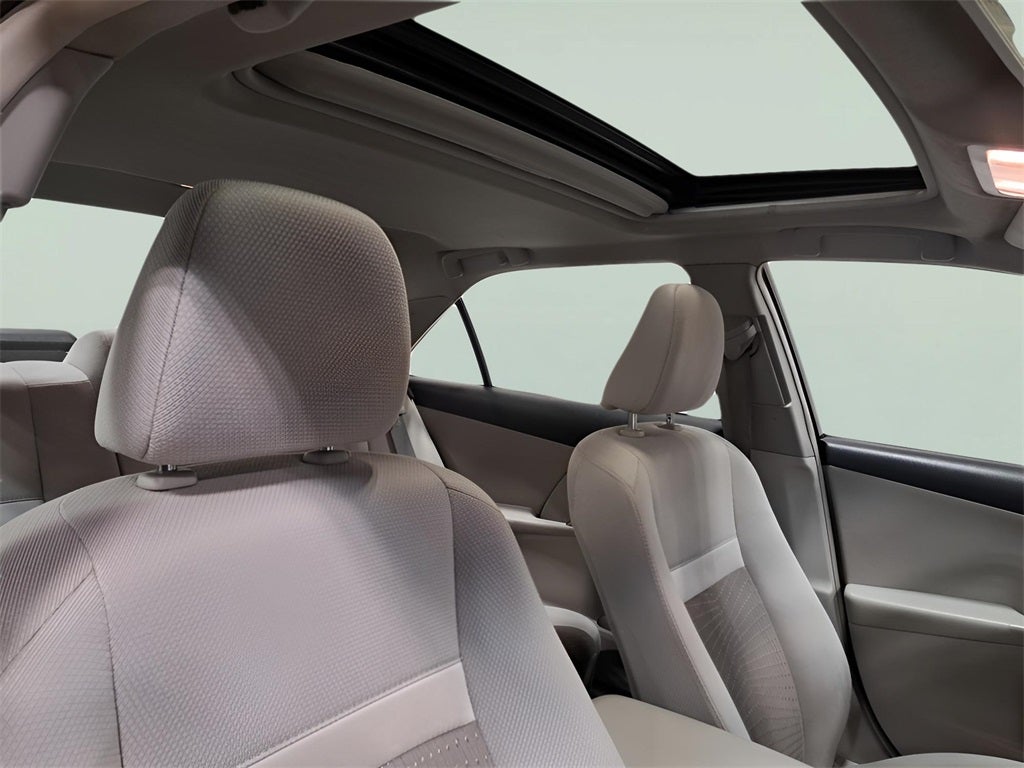2014 Toyota Camry Hybrid XLE Sunroof & Back-up Camera