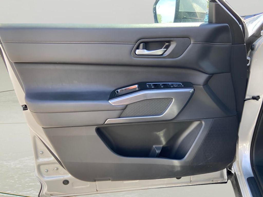 2023 Nissan Pathfinder SL 1 Owner Clean auto check V6 4WD