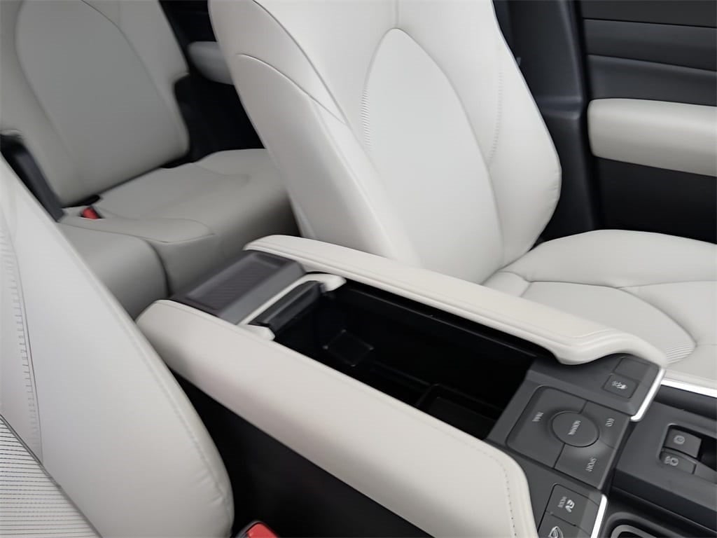 2025 Toyota Grand Highlander Hybrid Base