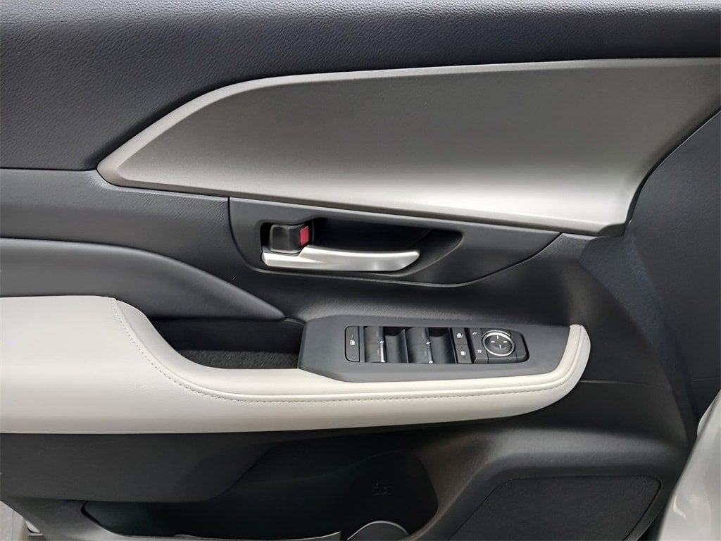 2025 Toyota Grand Highlander Hybrid Base