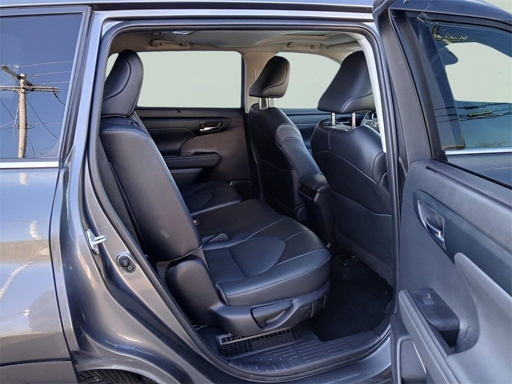 2022 Toyota Highlander Hybrid XLE