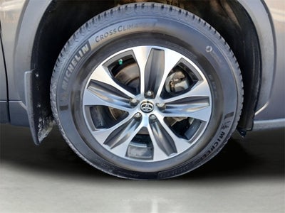 2022 Toyota Highlander Hybrid XLE