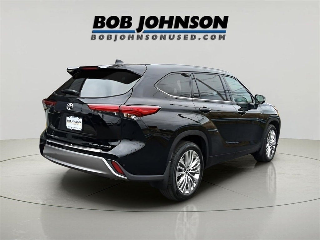 2023 Toyota Highlander Platinum