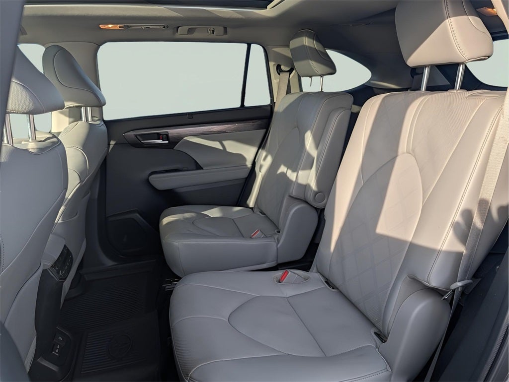 2023 Toyota Highlander Platinum