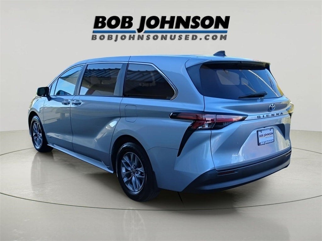 2021 Toyota Sienna LE 8 Passenger
