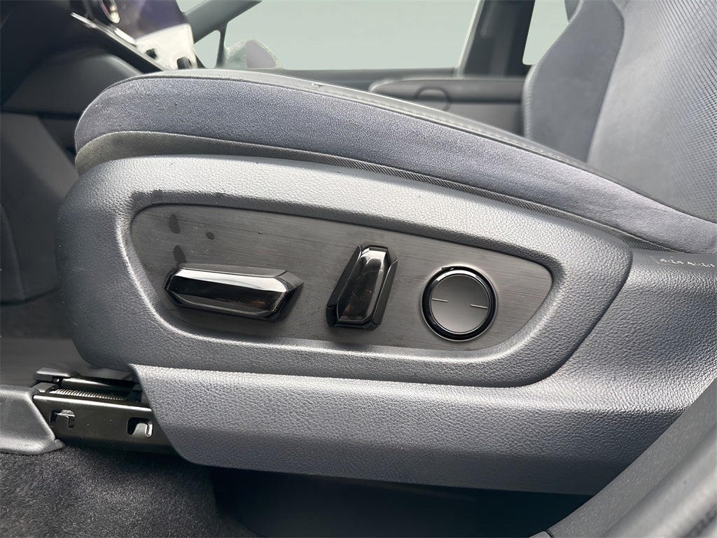 2023 Lexus RZ 450e Luxury