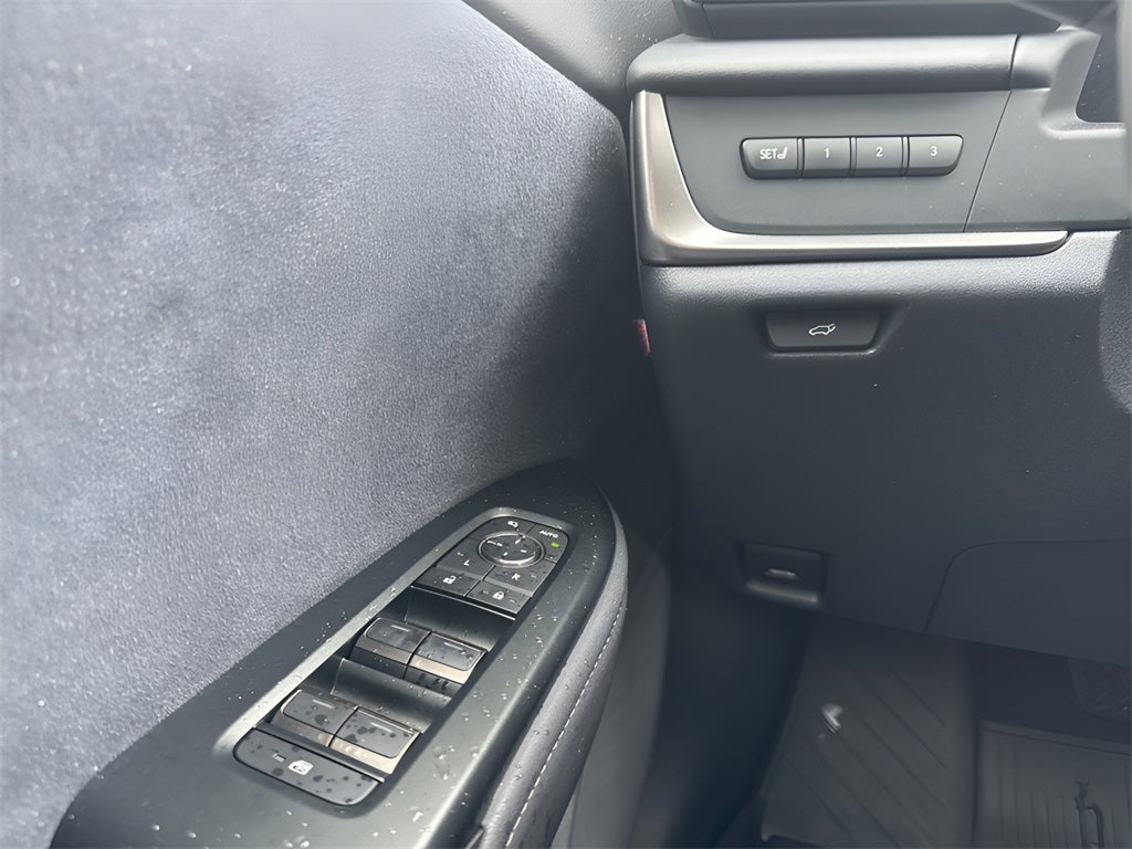 2023 Lexus RZ 450e Luxury