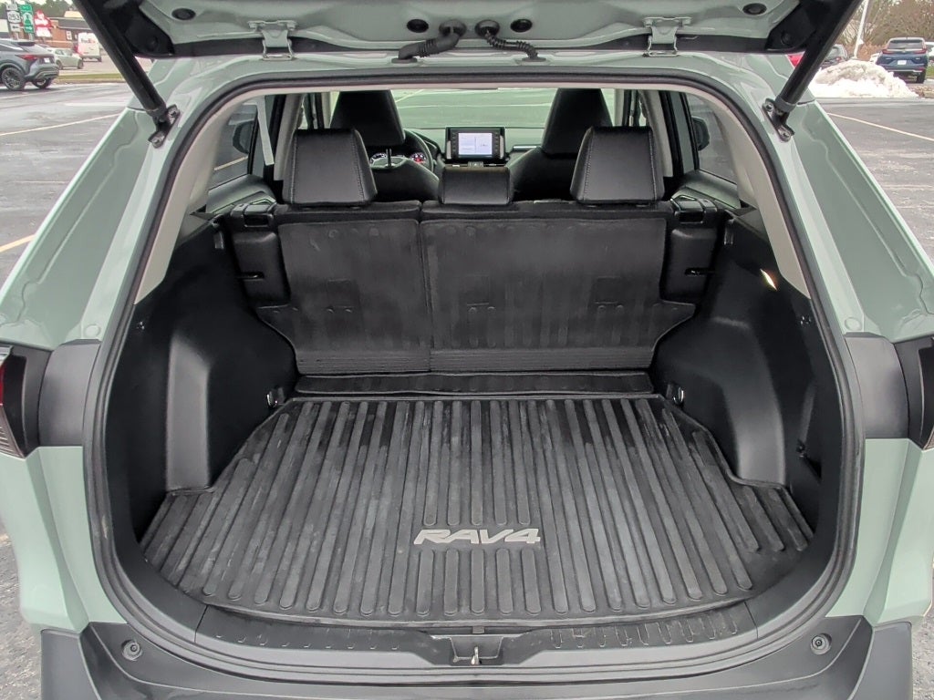 2022 Toyota RAV4 Hybrid XLE Premium