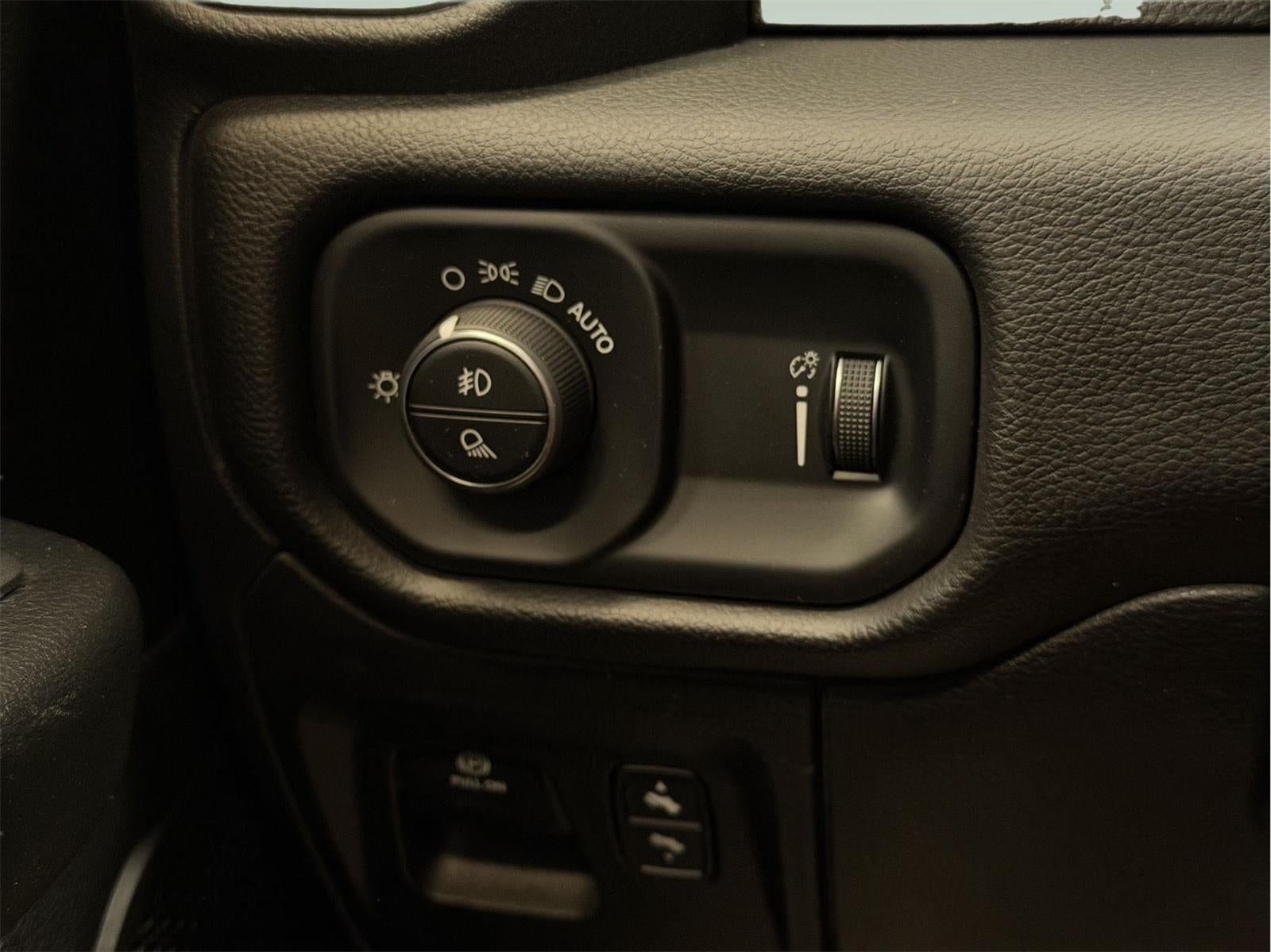 2022 RAM 1500 Big Horn Crew Cab 4x4 5'7" Box
