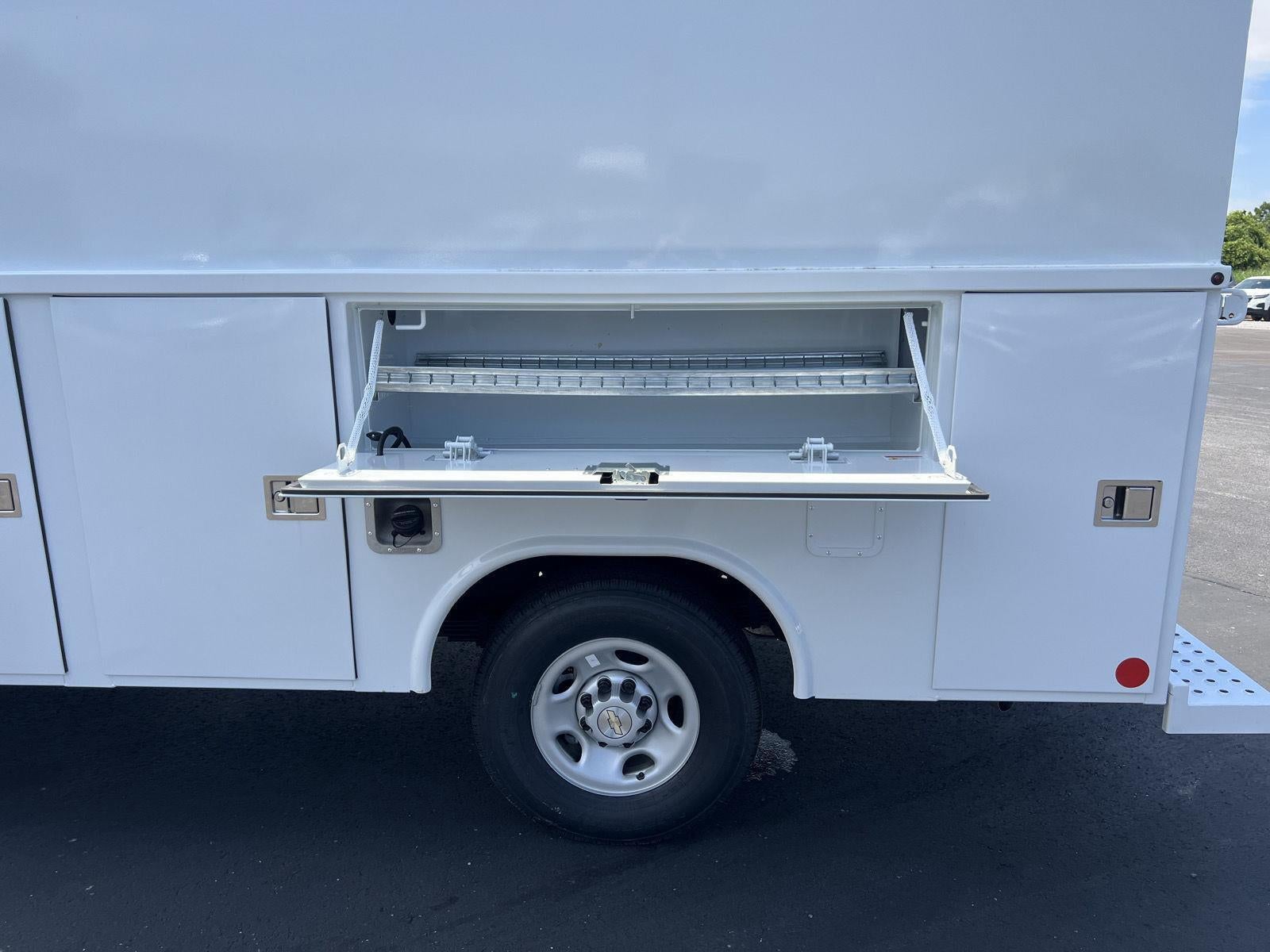 2026 Chevrolet Express Cutaway 3500 1WT