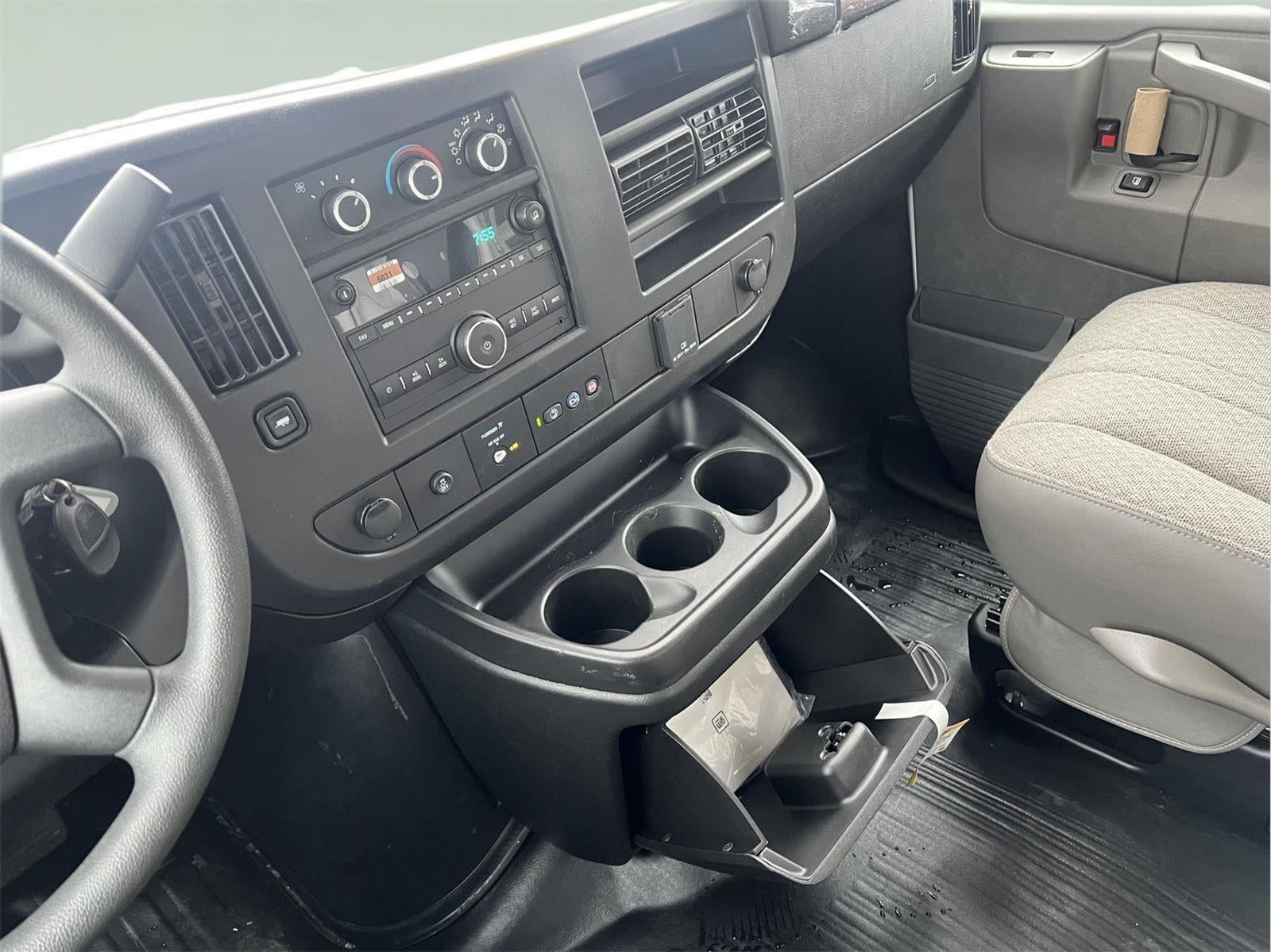 2025 Chevrolet Express Cutaway 3500 1WT