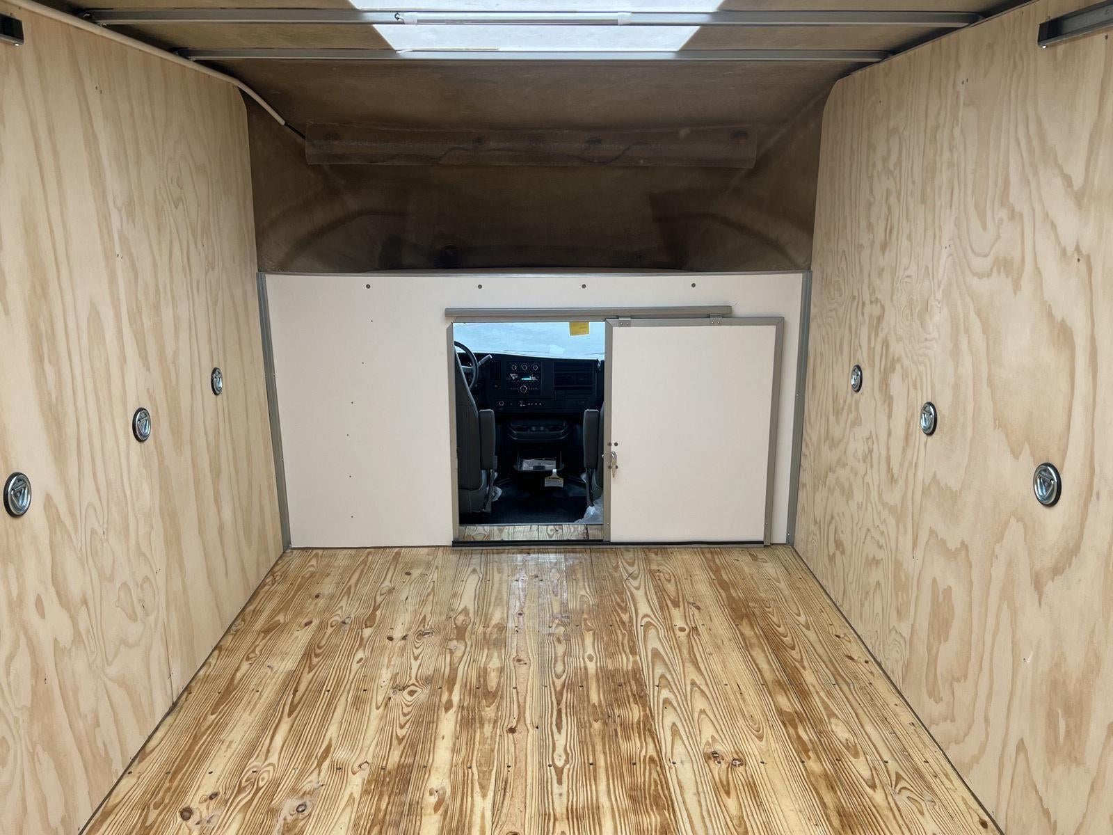 2025 Chevrolet Express Cutaway 3500 1WT