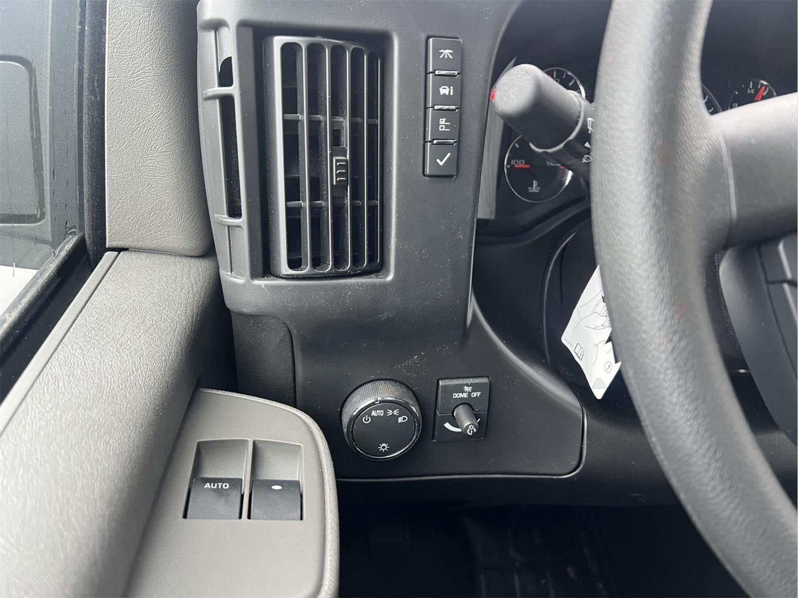 2025 Chevrolet Express Cutaway 3500 1WT