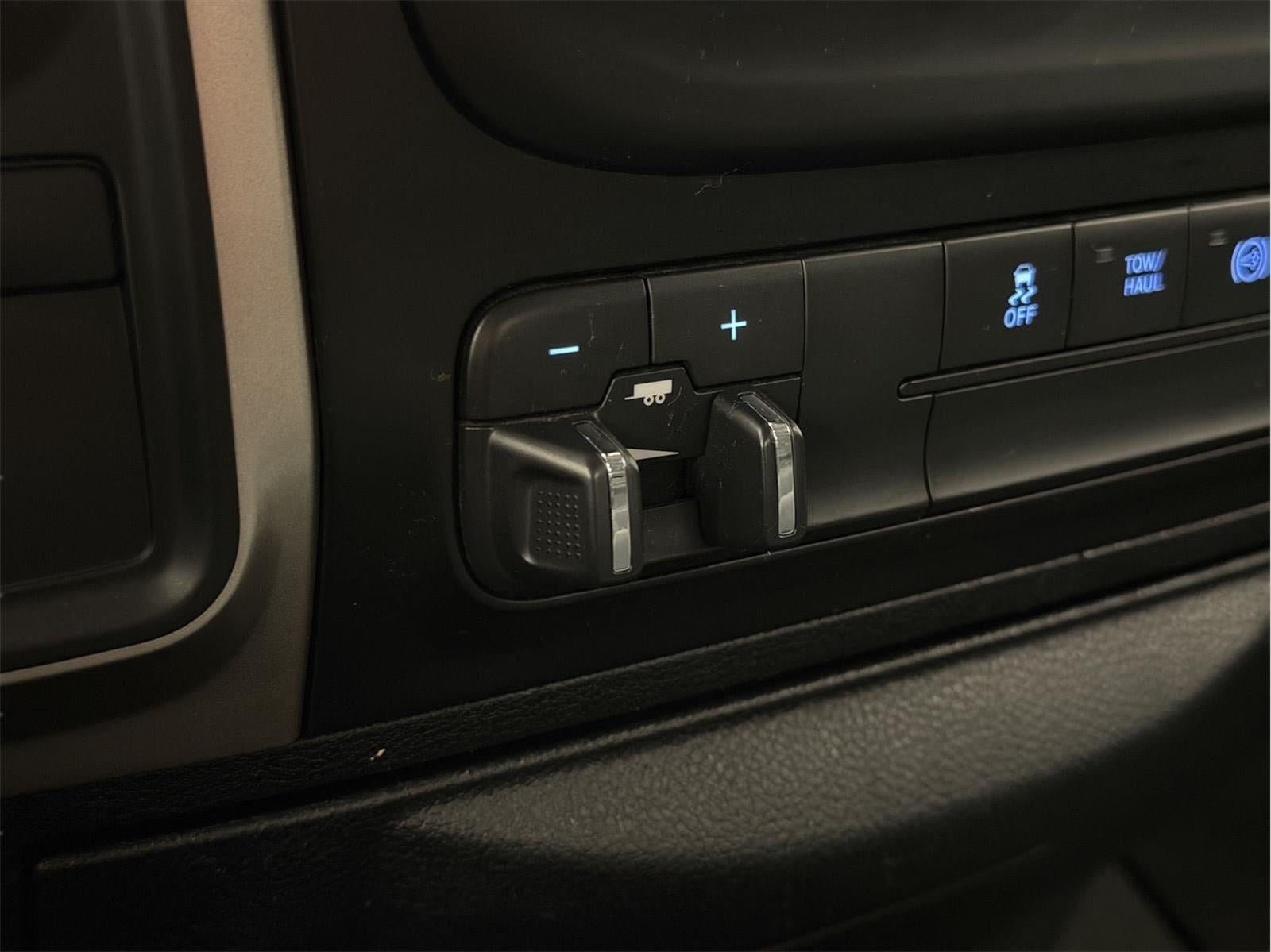 2017 RAM 2500 SLT Crew Cab 4x4 6'4" Box