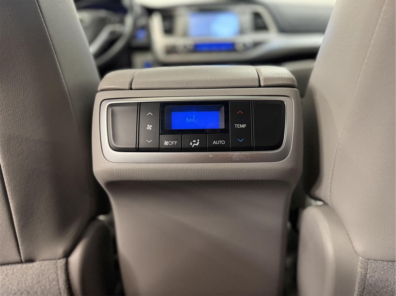 2019 Toyota Highlander SE