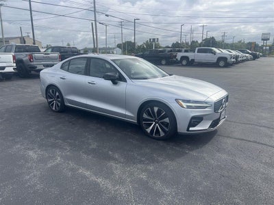 2022 Volvo S60 B5 Momentum
