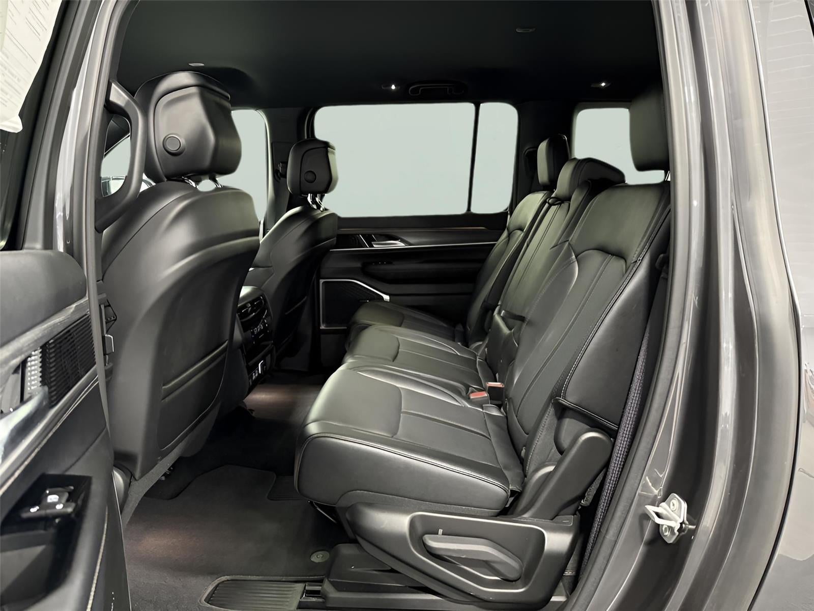 2023 Jeep Wagoneer L Series III 4x4