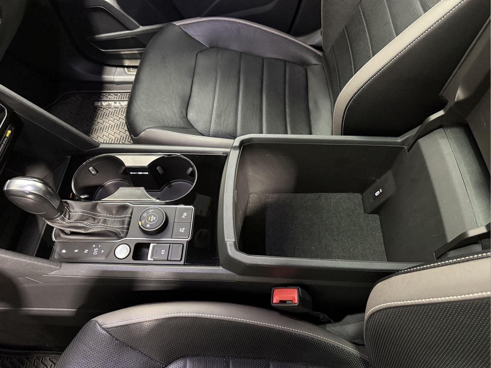 2022 Volkswagen Atlas Cross Sport 3.6L V6 SEL Premium R-Line