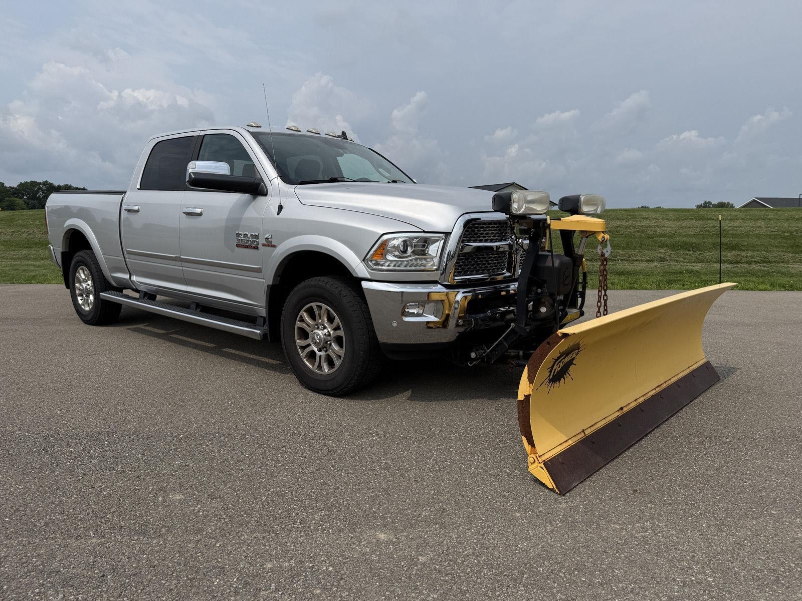 2017 RAM 3500 Laramie Crew Cab 4x4 6'4' Box