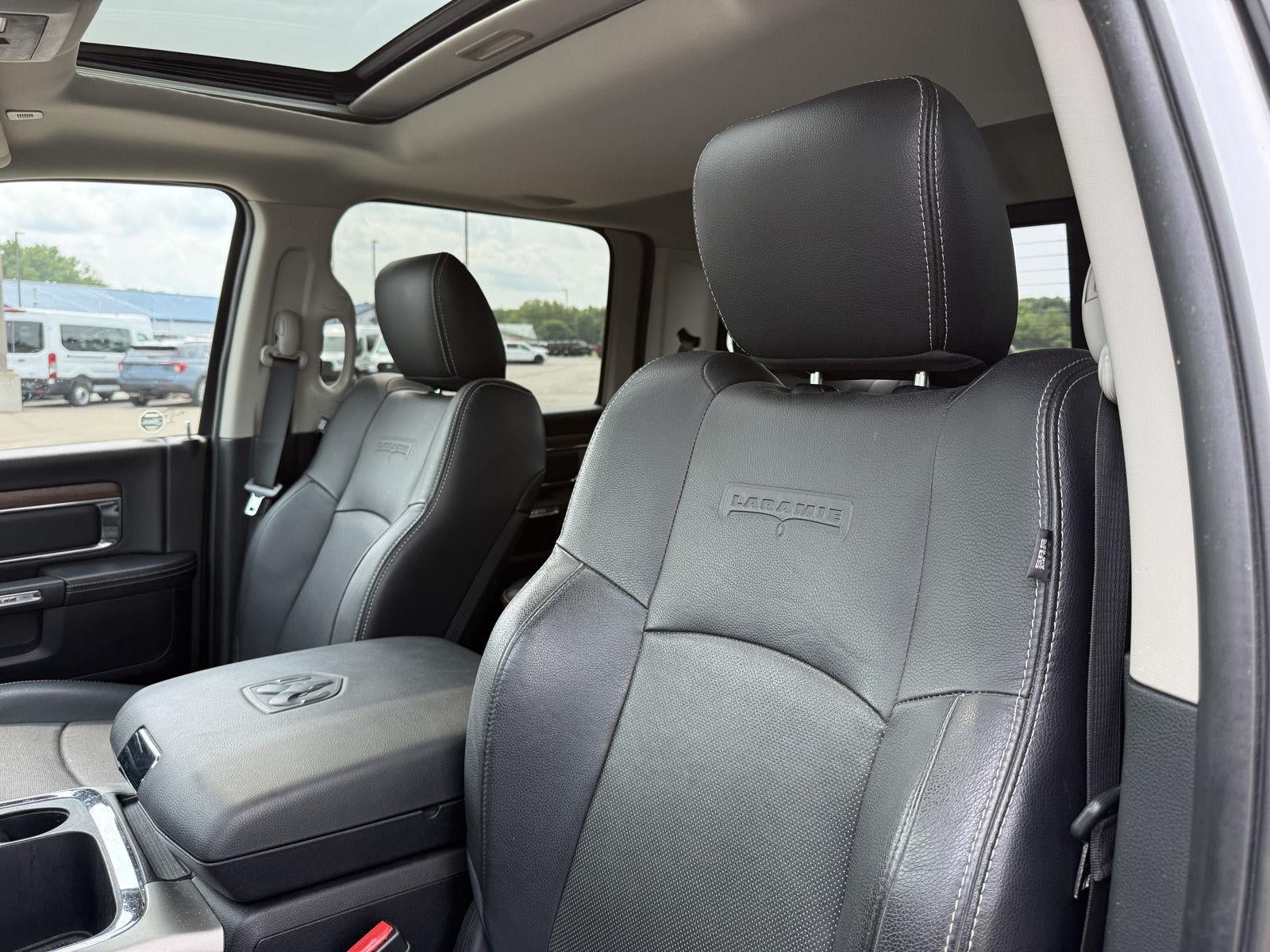 2017 RAM 3500 Laramie Crew Cab 4x4 6'4' Box