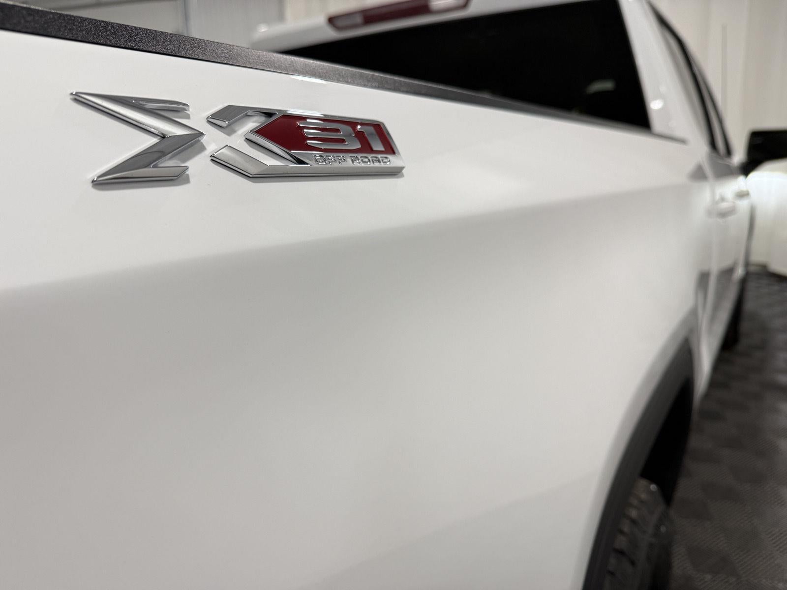 2025 GMC Sierra 1500 4WD Crew Cab Short Box Elevation with 3SB