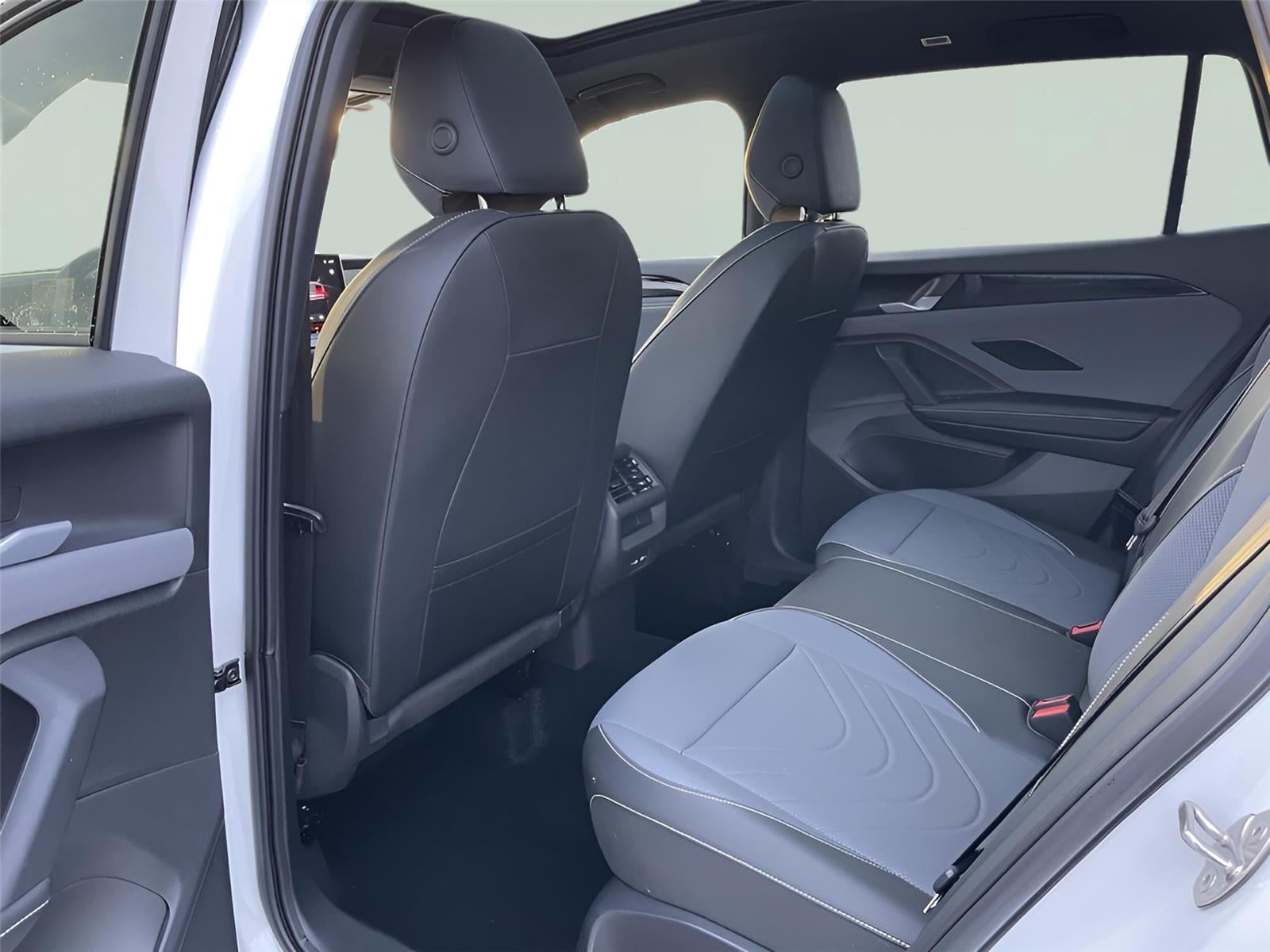 2025 Volkswagen Tiguan SE R-Line Black