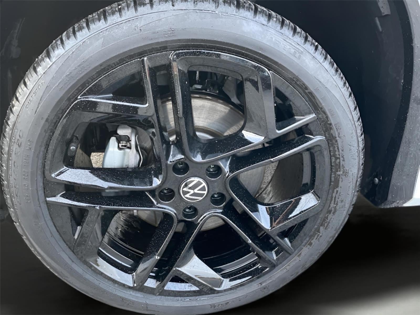 2025 Volkswagen Tiguan SE R-Line Black