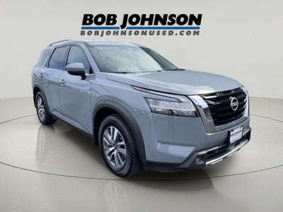 2022 Nissan Pathfinder SL