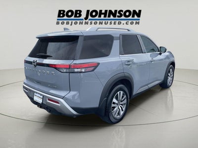 2022 Nissan Pathfinder SL