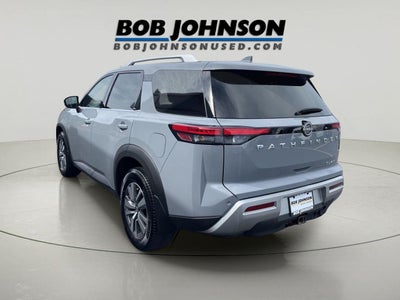 2022 Nissan Pathfinder SL